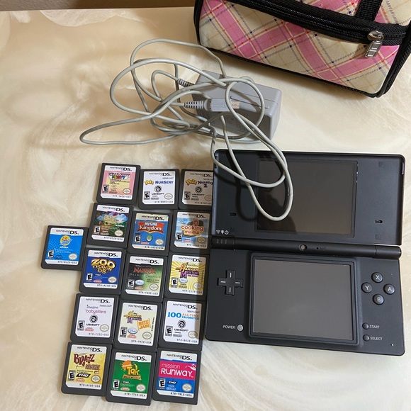 Nintendo DSI Bundle - Picture 5 of 10